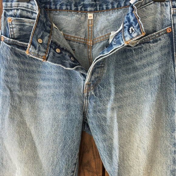 Levi 27 Mom Jeans - Picture 3 of 7